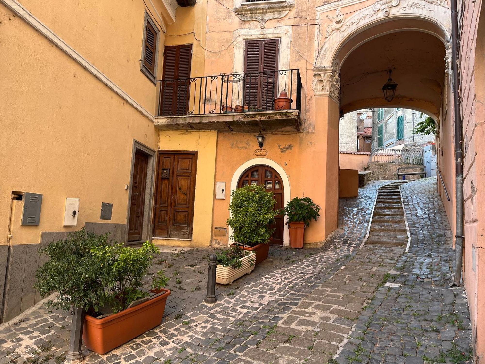 Albergo Diffuso Locanda Specchio Di Diana Немі Екстер'єр фото