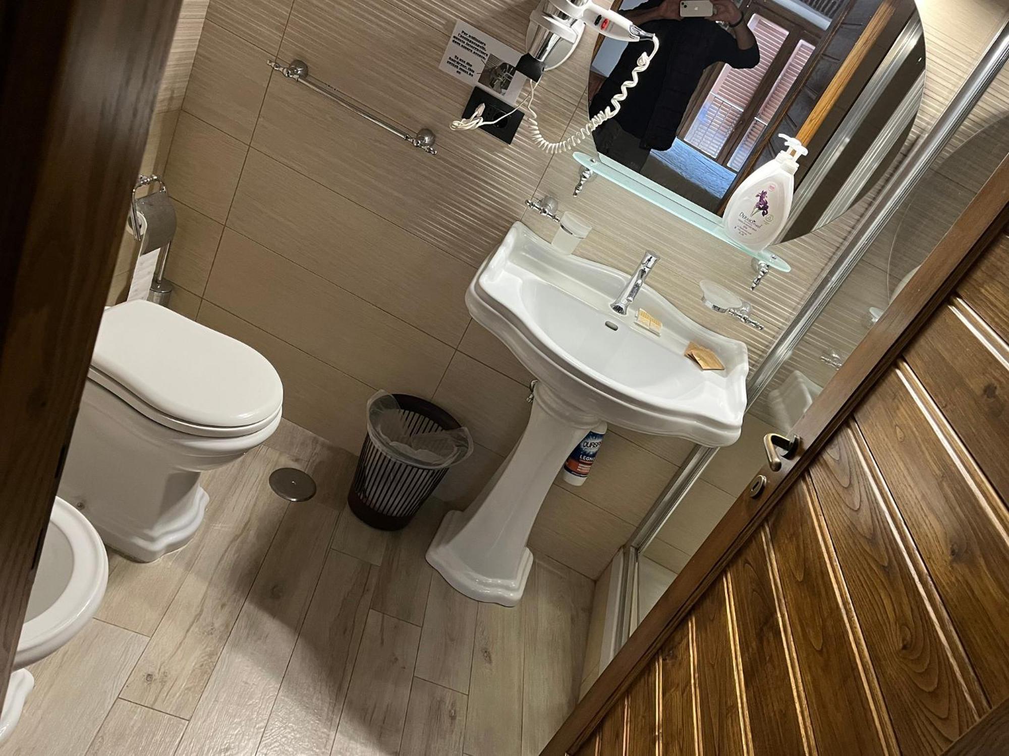 Albergo Diffuso Locanda Specchio Di Diana Немі Номер фото
