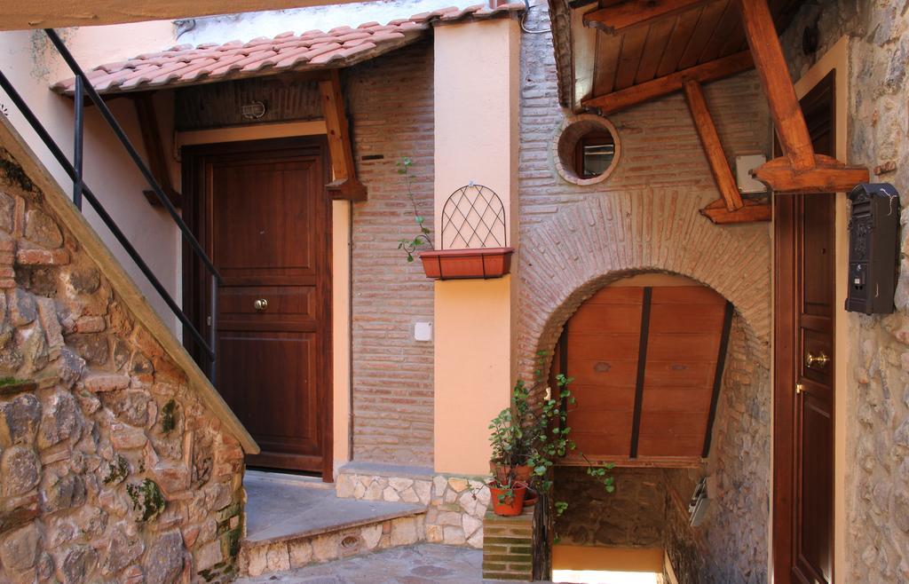 Albergo Diffuso Locanda Specchio Di Diana Немі Екстер'єр фото